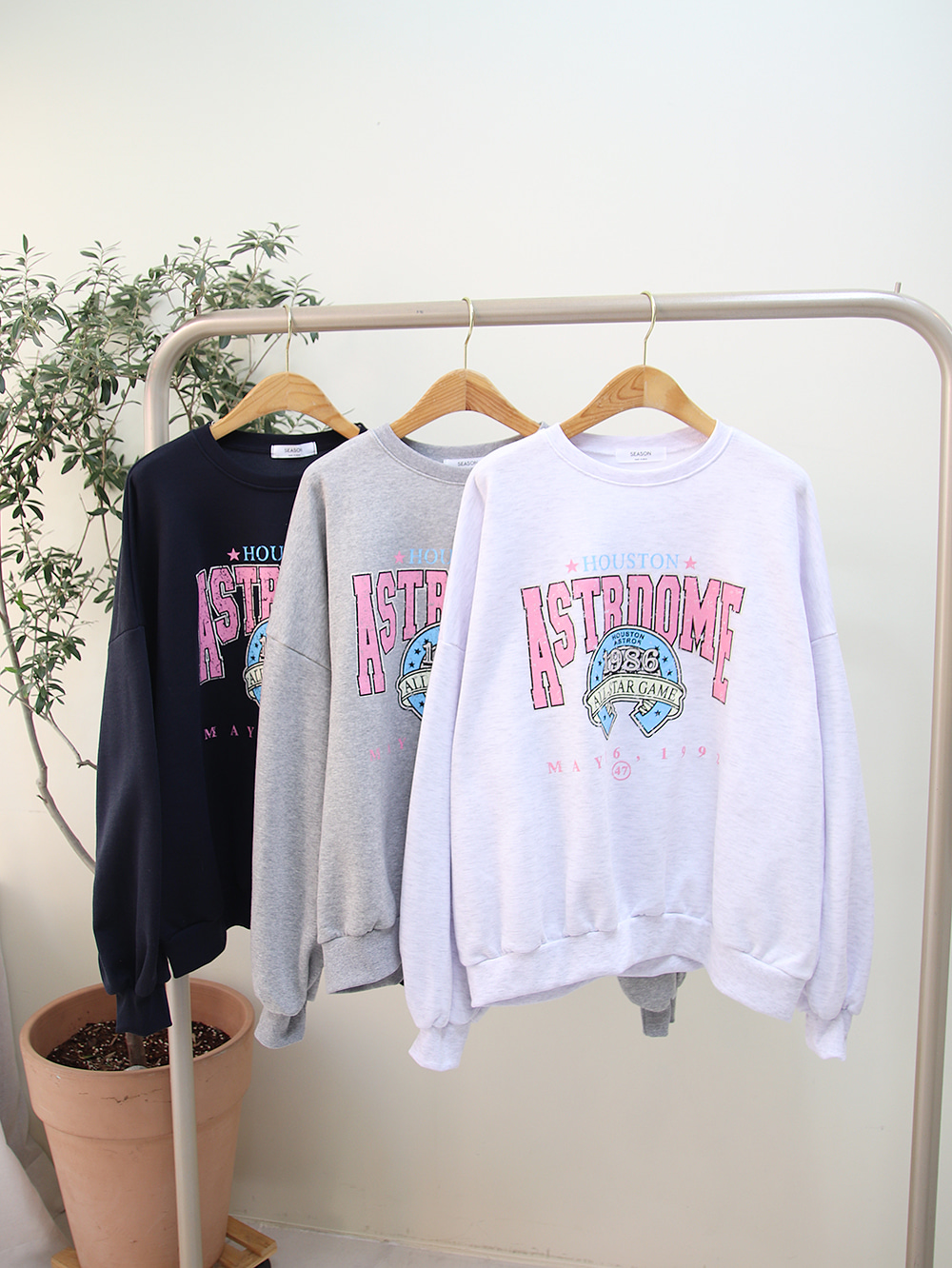 (겨울신상)(국내기획)오버핏 핑크 빈티지 레터링프린트 기모맨투맨 티셔츠